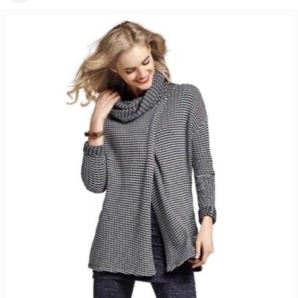 CABI FERGI split black-white turtleneck soft woman classic oversized sweater XS - Picture 2 of 12